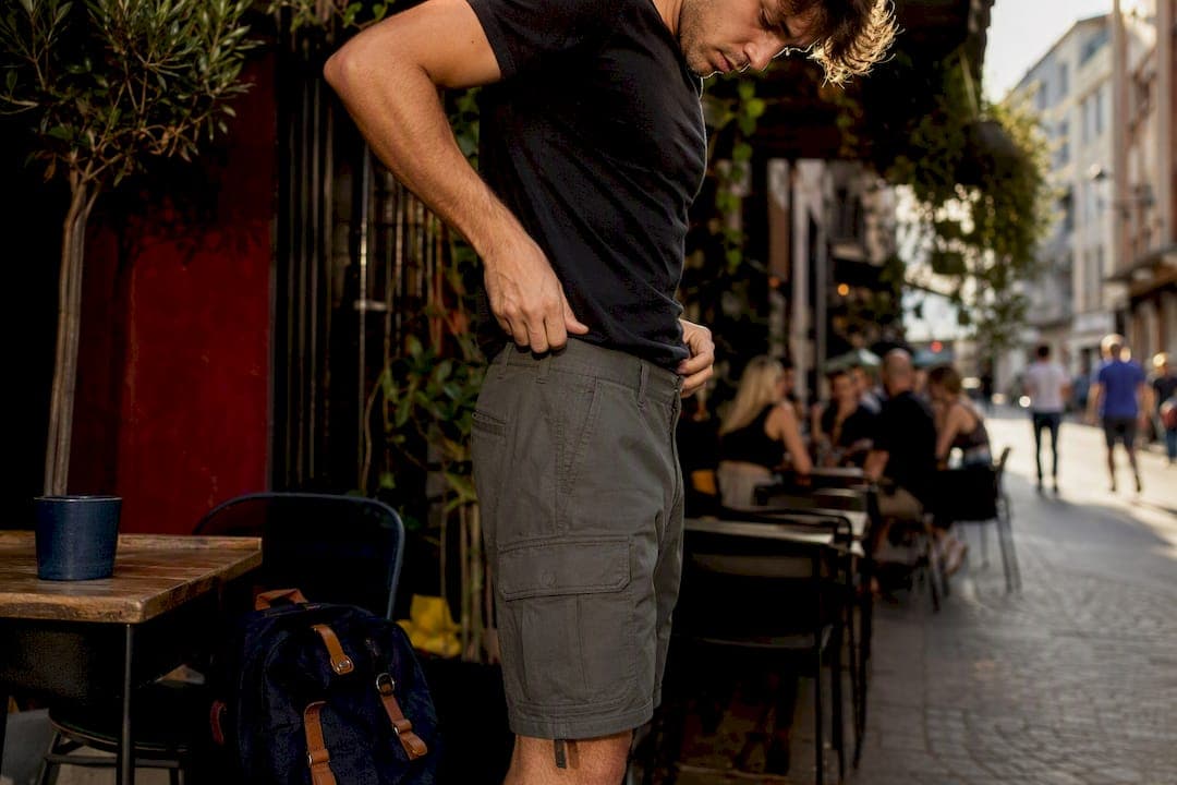 The One Cargo Shorts Outfit That Never Misses
