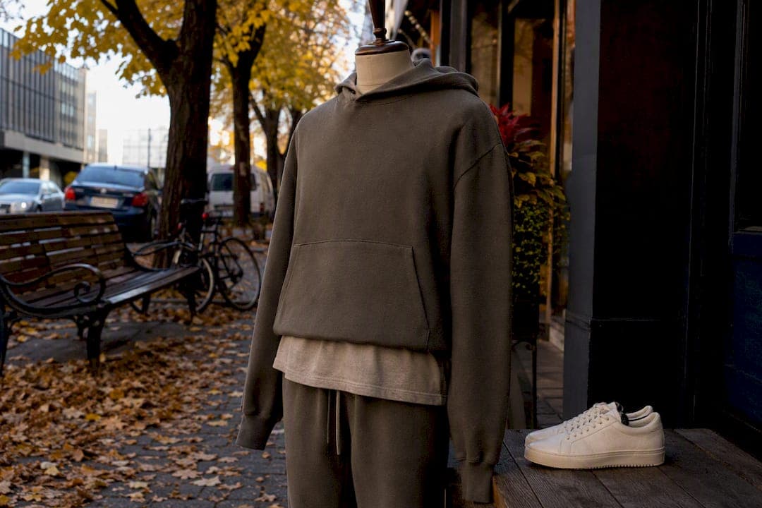 Minimal Streetwear Outfits: A Formula-Based Style Guide